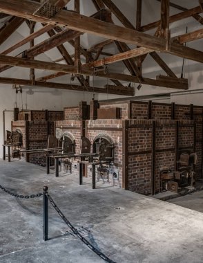 Dachau, Almanya - Ölü yakmak için Dachau toplama kampının krematoryumunda fırın.