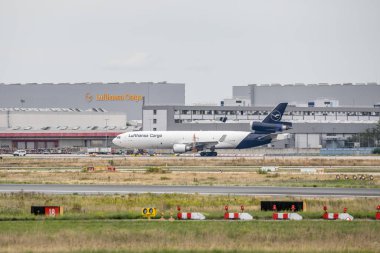 Frankfurt Almanya 11.08.19 Lufthansa kargo deposu Fraport 'taki kargo uçağı Lufthansa' nın ana kargo merkezi olarak hizmet vermektedir..