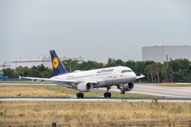 Frankfurt Almanya 11.08.19 Lufthansa Airbus A319-112 Fraport Havaalanı D-AIBJ.
