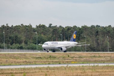 Frankfurt Almanya 11.08.19 Lufthansa Airbus A319-112 Fraport Havaalanı D-AIBJ.