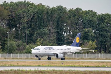 Frankfurt Almanya 11.08.19 Lufthansa Airbus A319-112 Fraport Havaalanı D-AIBJ.