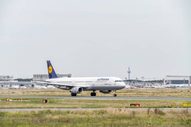 Frankfurt Almanya 11.08.19 Lufthansa Airbus A321-200 Fraport Havaalanı D-AISV.