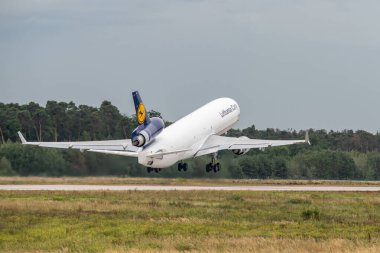 Frankfurt Almanya 11.08.19 Lufthansa Kargo Taşımacılığı Kanada Fraport Havaalanı 'ndan kalkıyor..