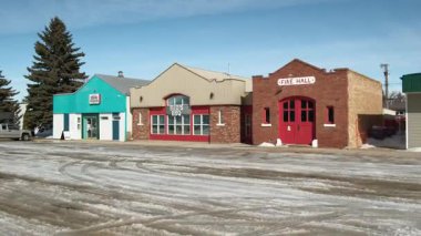 Kuzey Amerika 'daki Küçük Şehir' de tuhaf bir kış günü. Yüksek kalite 4K görüntü. Saskatchewan, Kanada 'da bulunan sevimli küçük Ogema kasabasının manzarası..