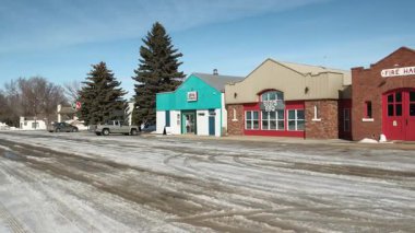 Kuzey Amerika 'daki Küçük Şehir' de tuhaf bir kış günü. Yüksek kalite 4K görüntü. Saskatchewan, Kanada 'da bulunan sevimli küçük Ogema kasabasının manzarası..