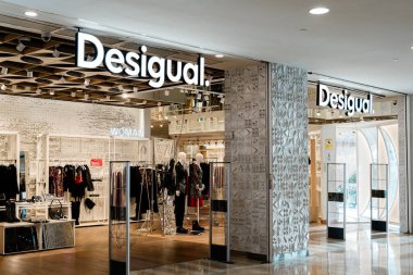 Barselona, İspanya-1 Şubat 2025. Desigual, Barselona merkezli İspanyol giyim markası..