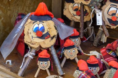 Ti de Nadal, Katalan Noel geleneği aile, neşe ve büyüyü kutluyor..