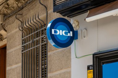 Barselona, İspanya - 10 Aralık 2024. DIGI, RCS RDS grubunun bir parçası olarak çeşitli ülkelerde faaliyet gösteren bir cep telefonu sağlayıcısıdır..