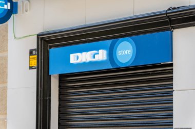 Barselona, İspanya - 10 Aralık 2024. DIGI, RCS RDS grubunun bir parçası olarak çeşitli ülkelerde faaliyet gösteren bir cep telefonu sağlayıcısıdır..
