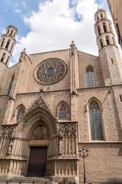 Santa Maria del Mar Bazilikası, Barselona, İspanya, Gotik mimari tarzını ve tarihsel önemini gözler önüne seriyor.