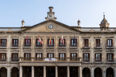 Vitoria, İspanya - 1 Eylül 2024. İspanya, Vitoria belediye binası. Vitoria-Gasteiz, İspanya 'nın kuzeyindeki Bask Bölgesi Özerk Topluluğu' nun başkentidir.