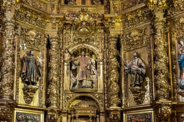 Vitoria, İspanya-7 Eylül 2024. Vitoria, İspanya 'daki San Vicente Martir' in Altın Sunağı Barok Dini Sanatlarını Gösterme