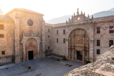 San Millan de Yuso Manastırı, 11. yüzyıl San Millan de la Cogolla, La Rioja, İspanya. UNESCO Dünya Mirası Bölgesi Santiago de Compostela Yolundaki Pilgrim Yolu