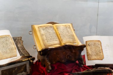 La Rioja, İspanya-2 Ekim 2024. Parlak Emilien 'ler, kopya baskı. Krallar Salonu. San Milln de Yuso Manastırı. San Milln de la Cogolla. La Rioja. İspanya.