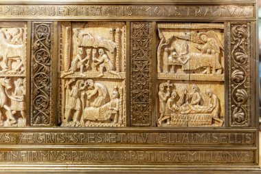 La Rioja, İspanya-16 Ekim 2024. San Milln de la Cogolla, San Milln 'in kalıntılarıyla dolu bir sandık. Yuso Manastırı - La Rioja, İspanya.