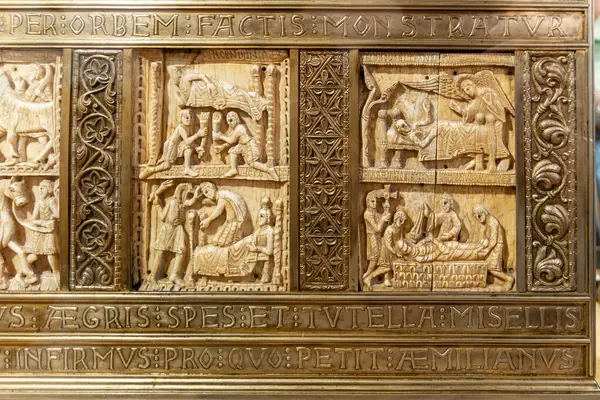 La Rioja, İspanya-16 Ekim 2024. San Milln de la Cogolla, San Milln 'in kalıntılarıyla dolu bir sandık. Yuso Manastırı - La Rioja, İspanya.