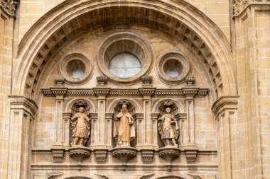 Santo Domingo de la Calzada, La Rioja, İspanya katedral cephesinde heykeller