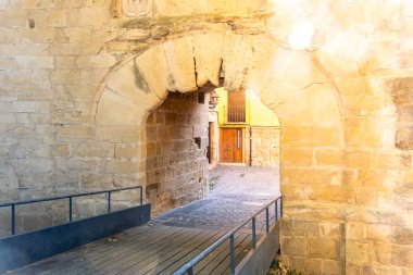 Pilgrim 's Gate ya da Barriocepo Caddesi' nin sonundaki V. Charles Gate. St. James 'in yolu. Logroo, İspanya.
