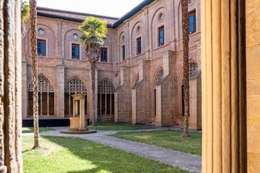 Njera, La Rioja, İspanya: 22 Ağustos 2024: Santa Mara la Real de Njera Manastırı, St. James Yolu.