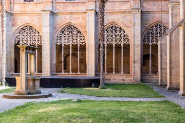 Njera, La Rioja, İspanya: 22 Ağustos 2024: Santa Mara la Real de Njera Manastırı, St. James Yolu.