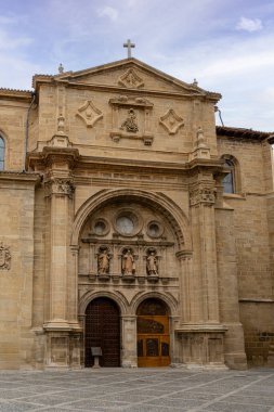 Santo Domingo de la Calzada 'daki Kurtarıcı Katedrali, La Rioja, İspanya. İçinde horoz ve tavuk olan bir kümes..