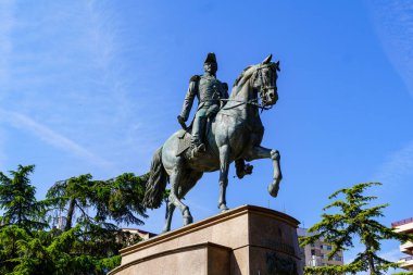 Logroo, İspanya - 24 Ağustos 2024: Paseo del Espoln, İspanya 'daki General Espartero Anıtı