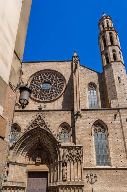 Barselona, İspanya-21 Nisan 2025. Santa Maria del Mar Bazilikası 'nın cephesi, İspanya' nın Barselona şehrinin El Doğan Bölgesi 'ndeki Katalan Gotik Kilisesi..