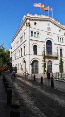 Badalona, İspanya-24 Ağustos 2025. Badalona Belediye Binası, Katalonya, İspanya 'daki tarihi bina.