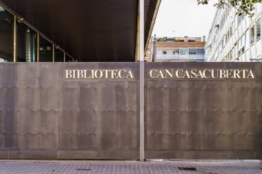 Badalona, İspanya-3 Haziran 2023. Can Casacuberta kütüphanesi Badalona, İspanya eski Can Casacuberta fabrikasında bulunmaktadır. 1992 'de kuruldu.