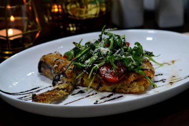 Sebzeli ve otlu ızgara tavuk.