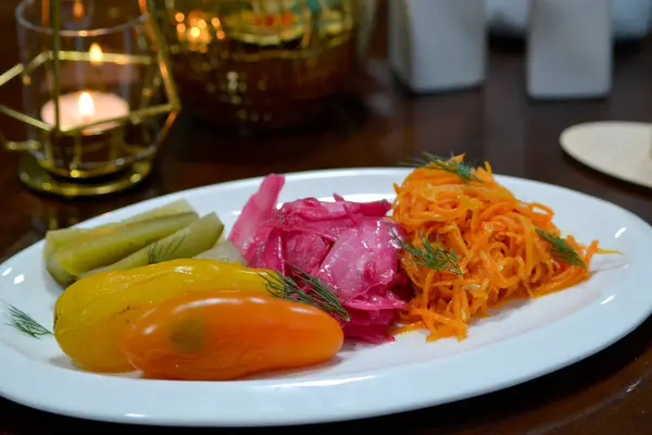 Sebzeli ve etli bir tabak