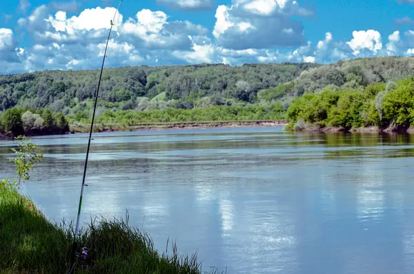Nehirde balık tutmak