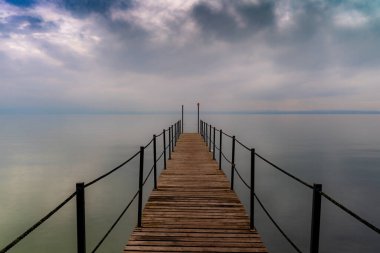 Garda Gölü 'nde ahşap iskele sanatı.