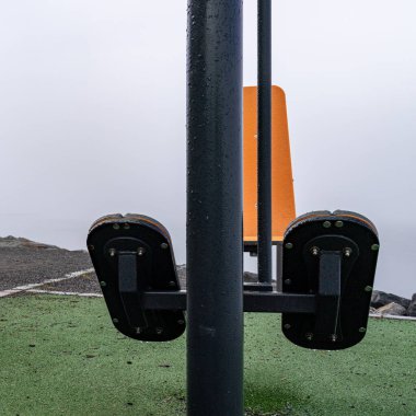 Finlandiya, Tampere 'de göl kenarındaki spor malzemeleri.