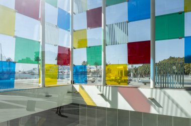 Küp. Pompidou Malaga merkezi, Muelle uno, Malaga Limanı, Endülüs, İspanya