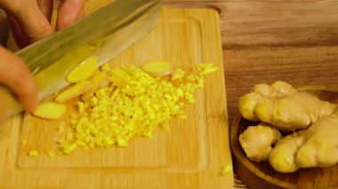 Taze Zencefil 'in İnce Dilimlenmiş Olarak Yakın Çekimi