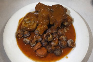 Lezzetli bir gurme olarak pişirilmiş domuz eti.