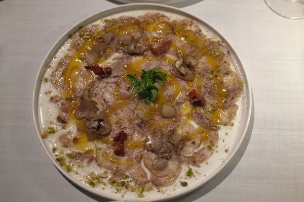 Lezzetli bir gurme olarak pişirilmiş domuz eti.