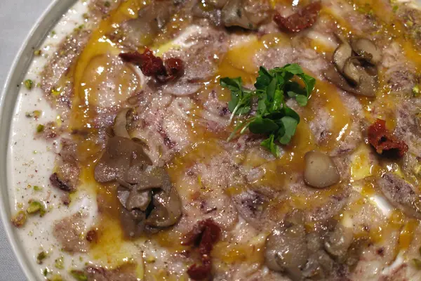 Lezzetli bir gurme olarak pişirilmiş domuz eti.