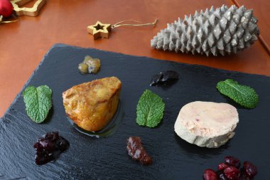 Kaz ciğeri lezzetli bir gurme olarak nefis bir yemek.