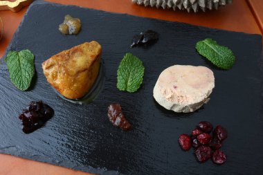 Kaz ciğeri lezzetli bir gurme olarak nefis bir yemek.