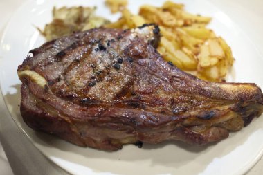 Biftek keto gastronomik diyet olarak eti çalıyor. 