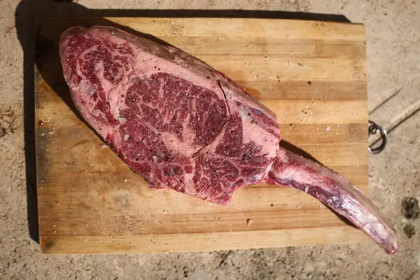 Biftek keto gastronomik diyet olarak eti çalıyor. 