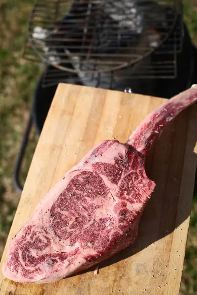 Biftek keto gastronomik diyet olarak eti çalıyor. 