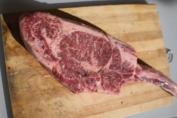 Biftek keto gastronomik diyet olarak eti çalıyor. 