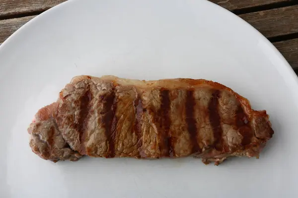 Biftek keto gastronomik diyet olarak eti çalıyor. 