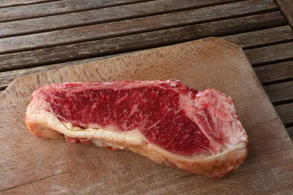 Biftek keto gastronomik diyet olarak eti çalıyor. 