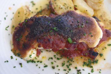 Taze balık makbuzu yemeye hazır.