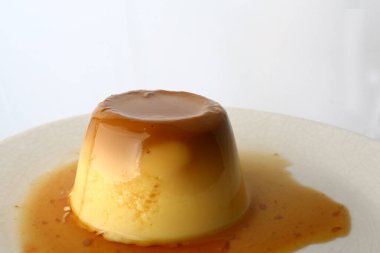 Yumurtalı tart tatlı gibi hazır.