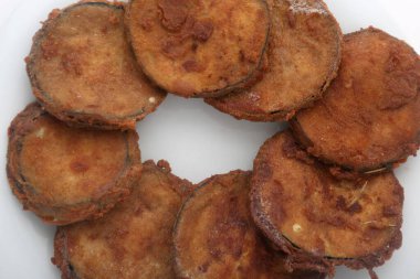 Patlıcan pişirme makbuzu yemeye hazır.